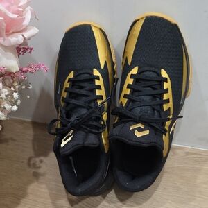 Nike Black and Gold Sneakers Size: 7.5
